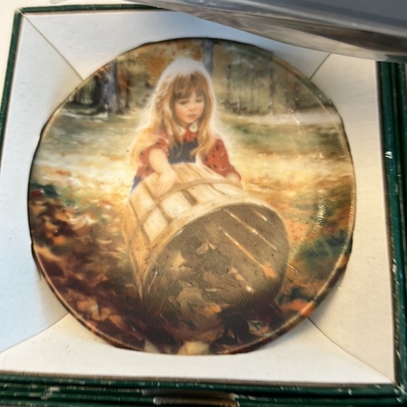 Set of 5 Donald Zolan Mini Collector Plates of Children - Picture 4 of 7